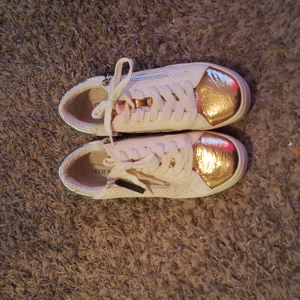 Shoe